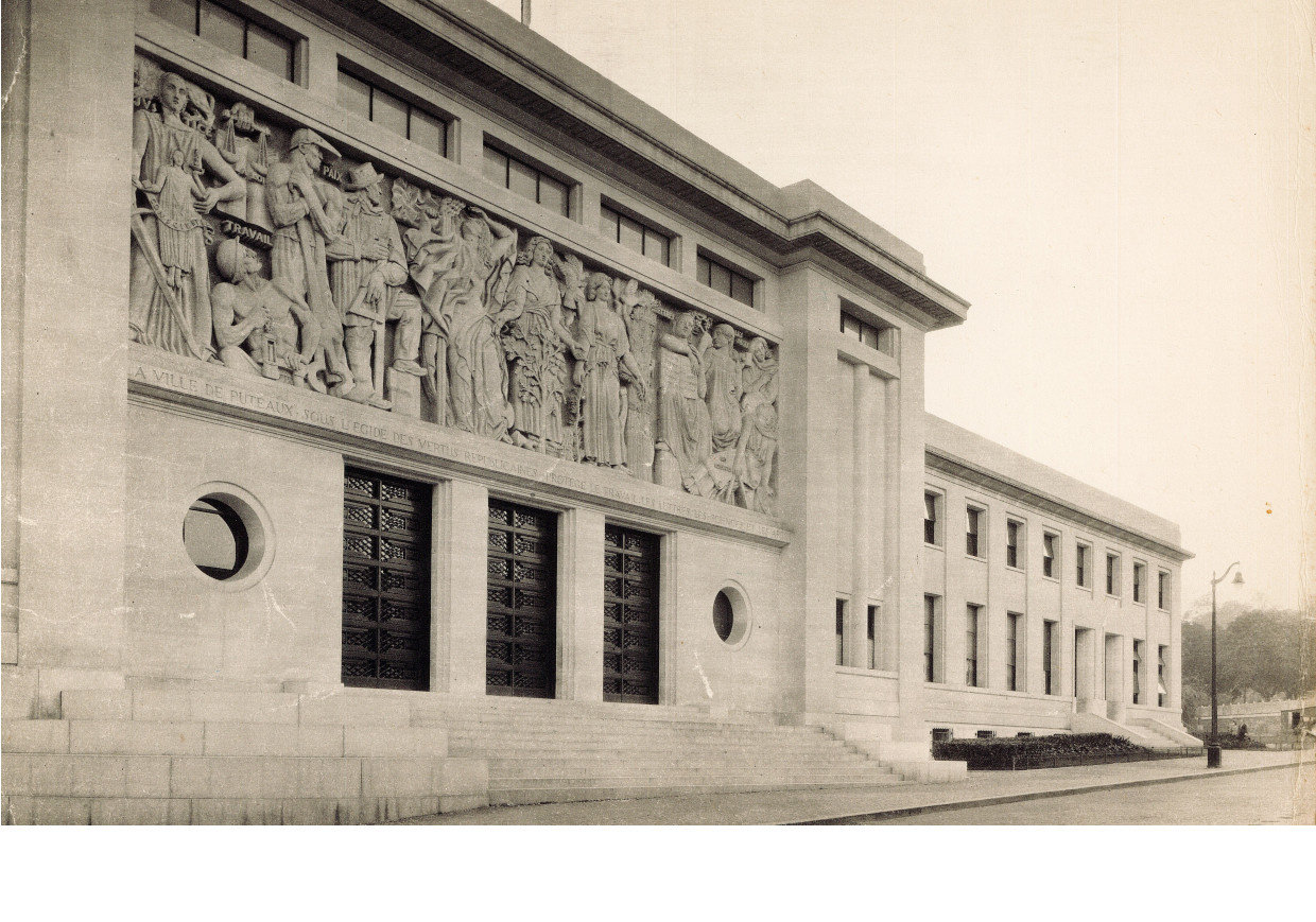 Façade côté rue de la République de l'Hôtel de Ville de Puteaux