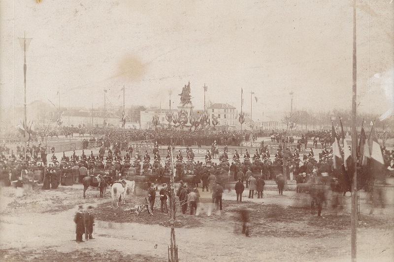 Photographie de l'inauguration de la statue de La Défense de Paris en 1883, Archives de Puteaux, non coté.