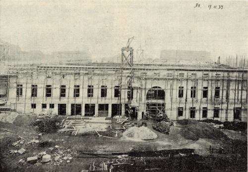 Photographie du chantier de l'Hôtel de Ville de Puteaux en 1933, tirée du bulletin municipal de mai 1933 (collection Archives de Puteaux).